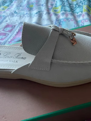 Beige loafers från Loro Piana - Helt nya, kommer med allt som syns på bilderna✅strl39‼️Kan fraktas samma dag🫡