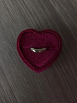 Enkel guldfärgad ring - ring i storlek 17,7mm, guldfärgad.