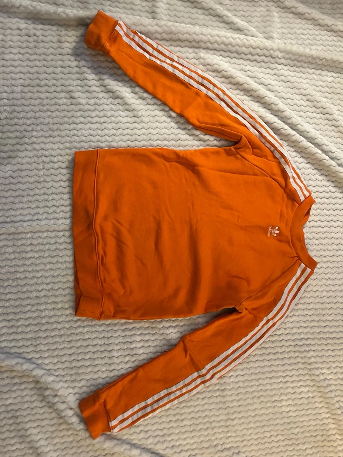 Orange Adidas sweatshirt med ränder