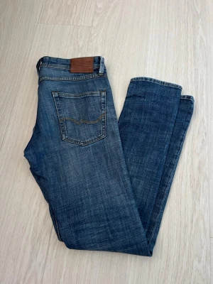 Jack and Jones slim gleen  - Jack and Jones slim gleen jätte snygga o sköna som jag har haft säljer för dom är för små pris ej hugget i sten hör av vid minsta lilla!