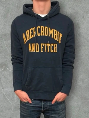 Abercrombie & Fitch Hoodie - Abercrombie & Fitch Hoodie - Jätte fint och fräscht skick - Storlek: S - Pris: 499kr - Först till Kvarn!
