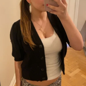 Kofta - Monki kofta som är så fin och trendig! Får dock typ inte användning av den därav säljer jag nu☺️