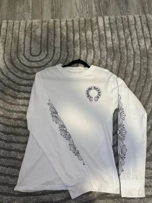 Chrome hearts - Chrome hearts longsleeve, perfekt skick 10/10 inga defekter knappast använd, fraktar inom 24H 🚚