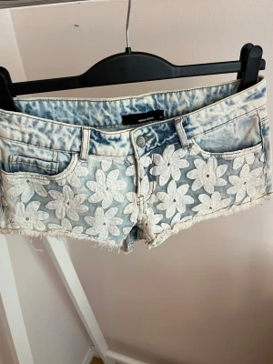 Säljer endast tillsammans något annat - Tally Weijl shorts, går att köpa i bundle med något annat💞