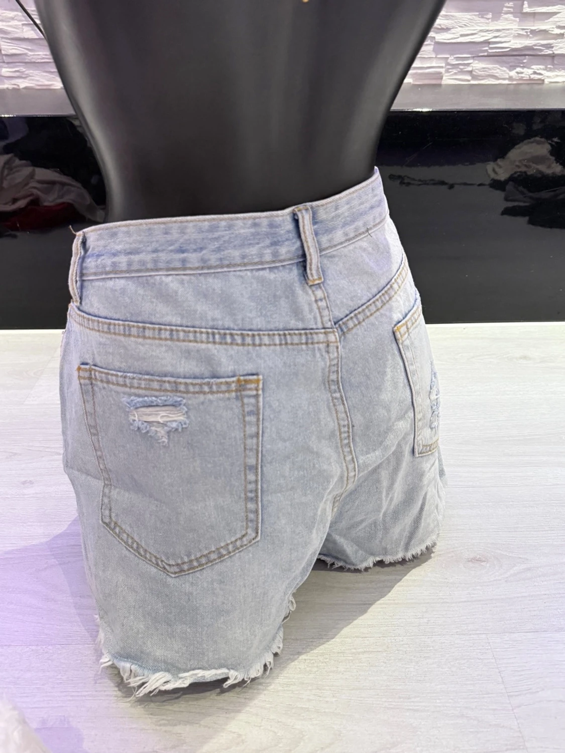 Ljusblå high waist jeansshorts - 1