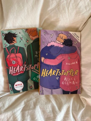 Heartstopper Volym 1 & 4 av Alice Oseman - Bok 1 & 4 av den tecknade serien hearstopper. Önskar man att köpa endast en så kostar det 50kr/styck🥰