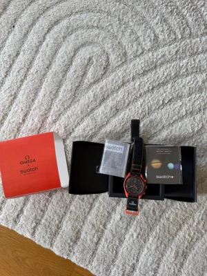 Omega x Swatch  MoonSwatch lava - I behov av batteribyte. replika