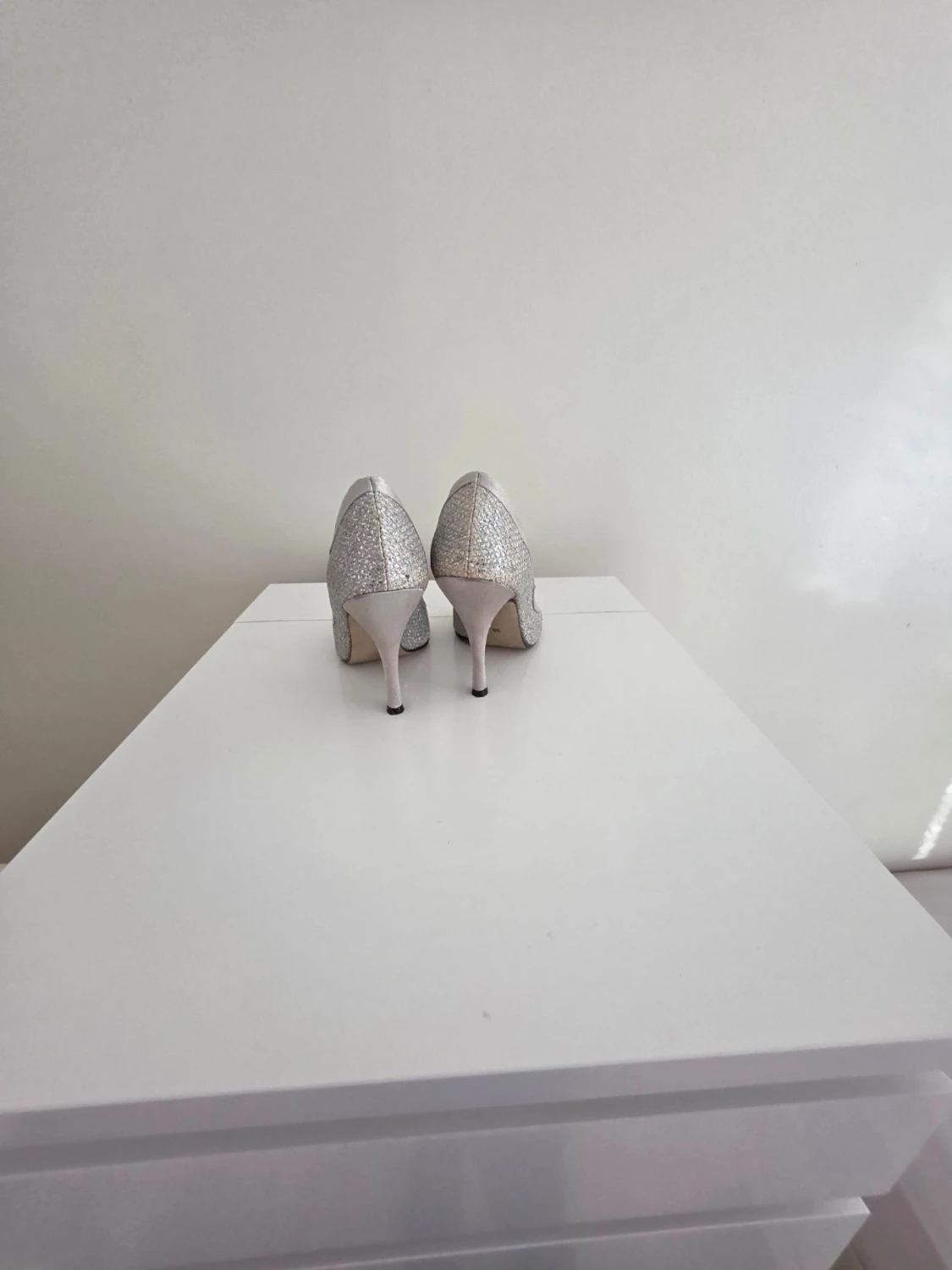 Glittriga peep toe pumps med rosett - 2