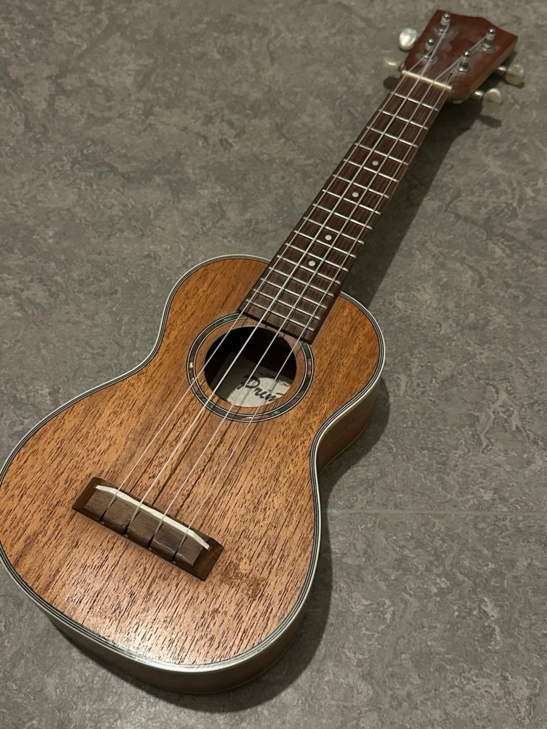 Ukulele i trä med naturfinish - 3