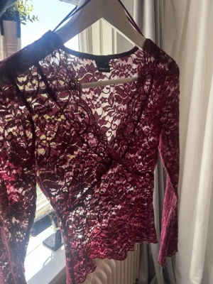 spets topp  - Så så snygg spets topp från Gina Tricot 💕