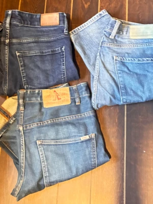 Selvage denim - Polo&co 23oz selvage 32/32 slim.        J.lindeberg 32/32.                                     Emmet garments 30/32 will overlock söm.   Köp alla eller ett par i taget bilder kan få om så nu önskat