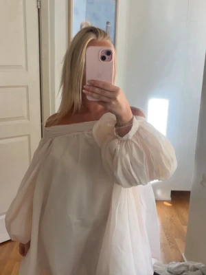 Offshoulder klänning - Klänning från Nakd. Aldrig använd💕nypris 699:-