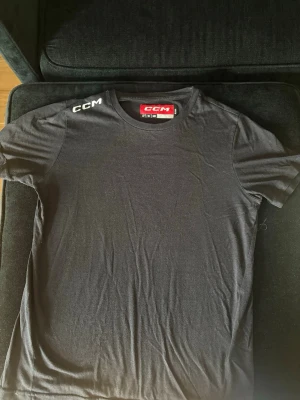T-shirt CCM - Hör av er vid funderingar✌️