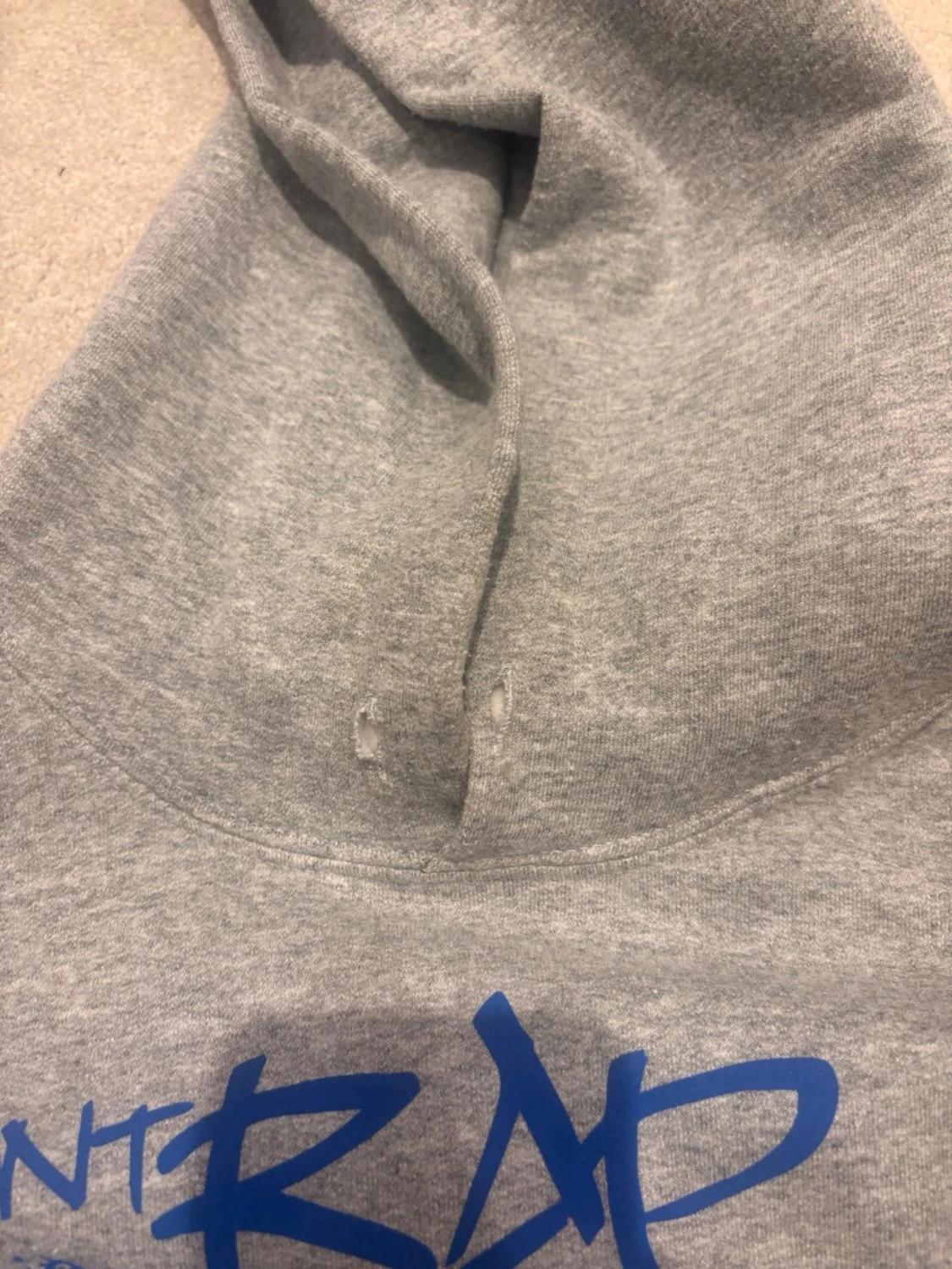 grå hoodie - 2