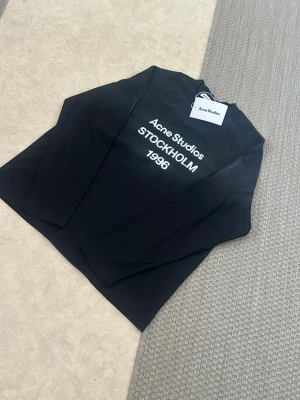 Acne studio  - Acne studio in colourway black. It is a longsleeve shirt. 