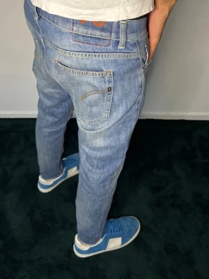 Dondup Ritchie jeans - Dondup Ritchie jeans i färgen ljus blå🙌 storlek 31, modellen på bilden är 187 cm och väger 70 kg⚜️