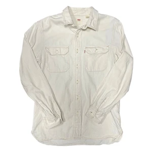 Levis Relaxed Fit Sail Shirt, Small - Levis Relaxed Fit Sail Shirt, Small- Gott skick. Kommer vara med på vår Plick Live den 30e Augusti kl 19.00