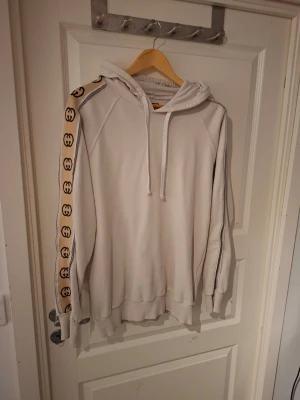 Gucci hoodie - Gucci hoodie i storlek XXL men sitter som en L, använd fåtal gånger, pris går att diskutera