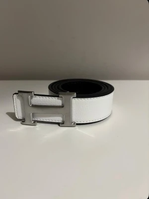 Herme’s bälte  - helt ny, trygg & säker frakt. spårbar. VÄLJ INSTABOX! SEN FRAKT 