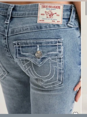 Intresse koll true religion jeans - Bortrest och osäker på vilken storlek det är men kontakta om ni är intresserade så svarar jag sen på storlek osv så fort jag är hemma!😊