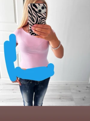 kortare t shirt - säljer då jag typ inte använt bara legat i min garderob 