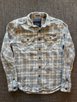 Superdry flanellskjorta ~ vintage  - Superdry flanellskjorta turkos/vit | st M | Sällsynt och eftertraktad modell i snygg turkos/vit färgkombination. Vintage 2000’s modell som inte längre produceras. Perfekt nu till våren/sommaren 🏄 Kan även gå ner lite i pris vid snabb affär!