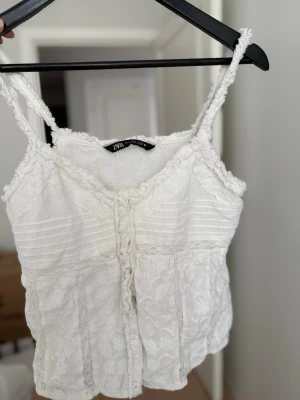 Vit topp från Zara - Vitt linne zara