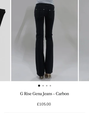 G Rise  svarta lowwaist bootcut jeans - Säljer ett par svarta G Rise jeans i bootcut-modell. Dom är super lågmidjade och de är inget fel på dom använda ett antal gånger men inte kommit så mycke till användning därför jag säljer dessa fina!! Jag är 163 och dom är perfekt längd för mig 💕original pris (1200)