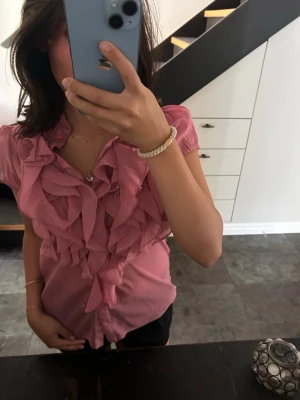 Rosa blus med volanger - Supersöt rosa blus🩷🎀