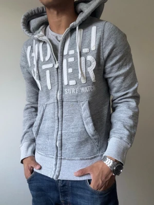 Vintage Hollister Zip-Hoodie - Riktigt snygg Hollister zip-hoodie | Mycket bra skick | Storlek S | Modell: 175cm, 69kg