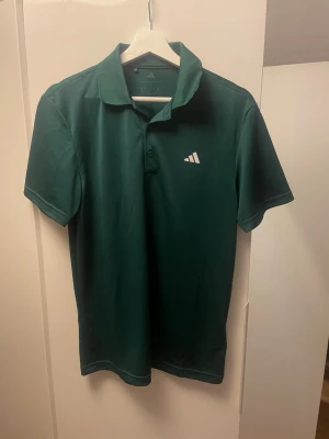 Adidas golftörja helt ny - Aldrig använd riktigt fin