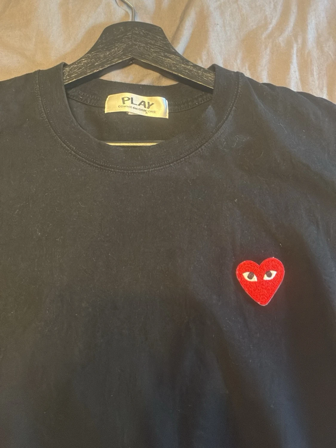 Svart Comme des Garçons PLAY t-shirt - 1