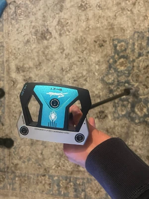 TaylorMade Spider putter vänster - Taylormade spider putter fick den av min mammas bror som varit proffs bytes hälst mot scooty cameron blad putter OBS vänster 