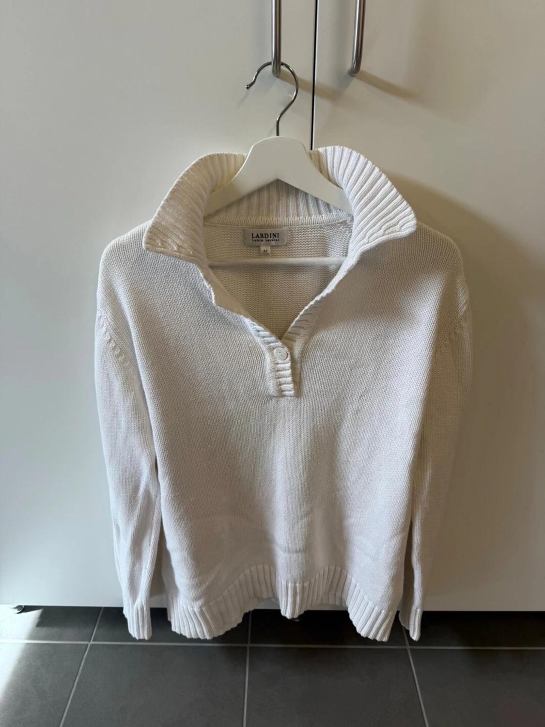 Vit stickad tröja från Lardini, Stl 42/M
