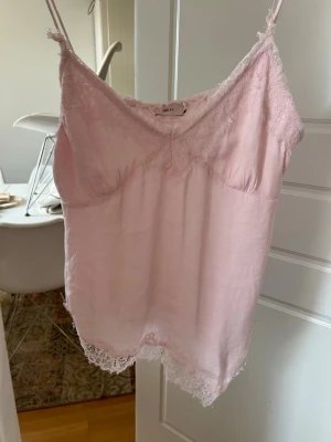 Sne skuret spets linne  - Rosa sne skuret spets linne