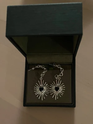 Örhängen silver WOS - Så snygga silverörhängen från märket WOS, aldrig använda