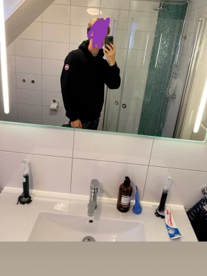 Canada goose Huron hoodie - Canada goose hoodie som är köpt på nk i Göteborg. Köpte den för 3 999 kr. Kvitto finns.