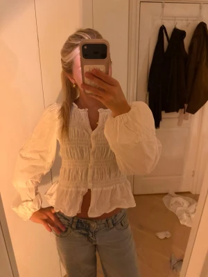 Söt blus  - Söt blus från Nelly!! Är i bra skick!💕