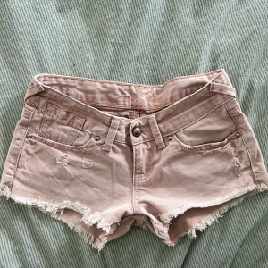 Shorts - Midjemått: 34cm rakt över 💗