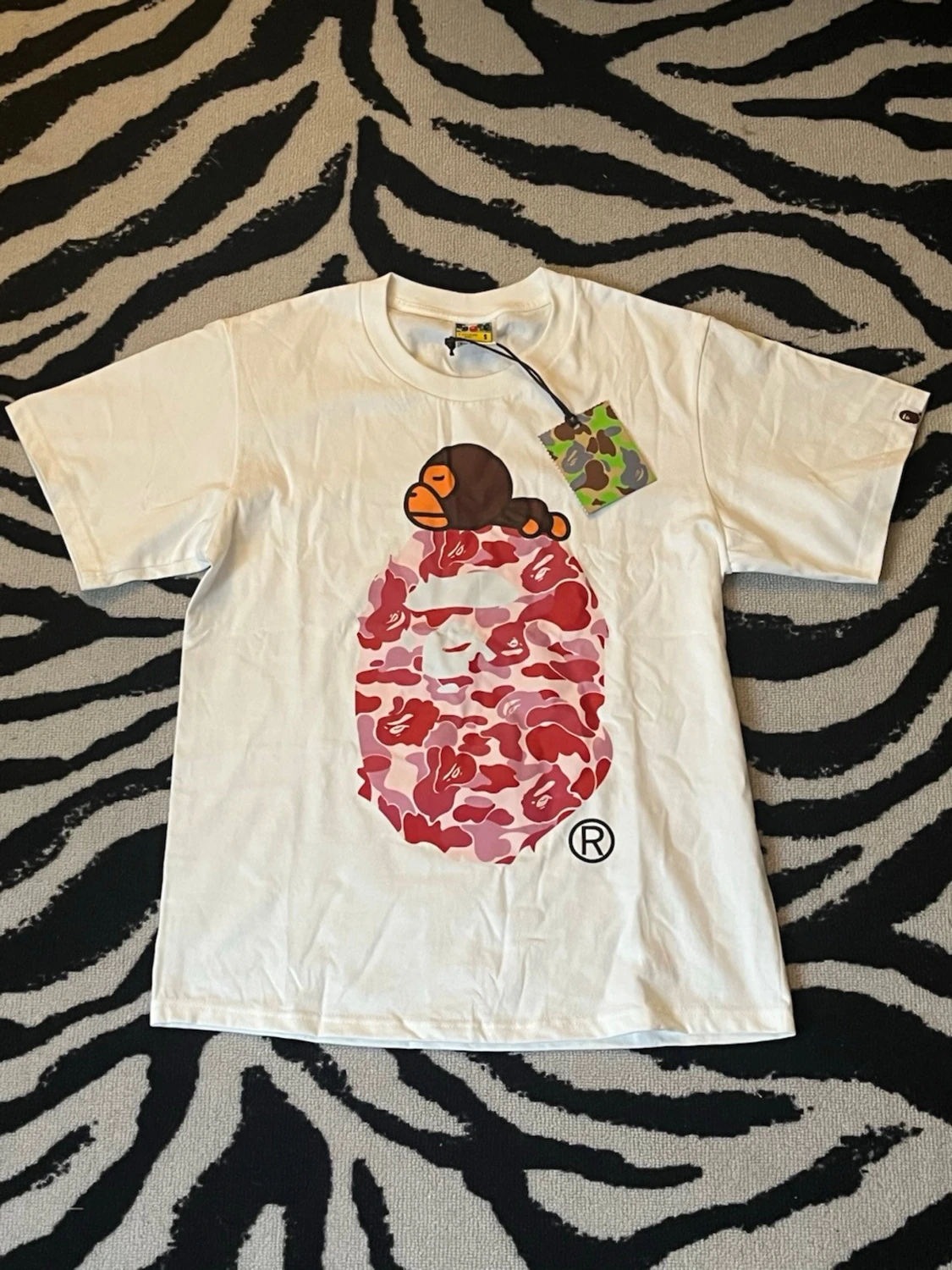 Vit BAPE t-shirt med camomönster