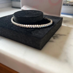 Pandora Armband - Inköpt Hallbergs guld maj -24 Använd 2 ggr  Nypris ca 800 kr 