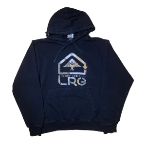 LRG hoodie - LRG hoodie i storlek S. Mått: axelbredd - 46 cm, längd - 56 cm. Skriv för fler bilder och frågor!