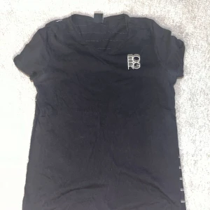 T-shirt  - En scart T-shirt från Björn Borg i storlek L. Kontakta för fler bilder och pris