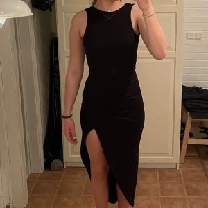 Svart klänning - Svart jätteskön långklänning som är helt oanvänd med lappar kvar🖤