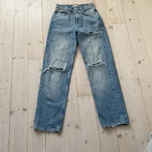 Jeans från Gina tricot, använda fåtal gånger.  Säljer då de är försmå