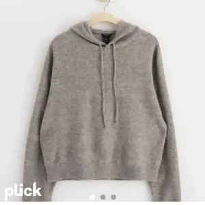 Stickad Lindex hoodie i en brun färg❤️ storlek xs! Obs det finns ett hål men det går att sy ihop, kom privat för egna bilder❤️