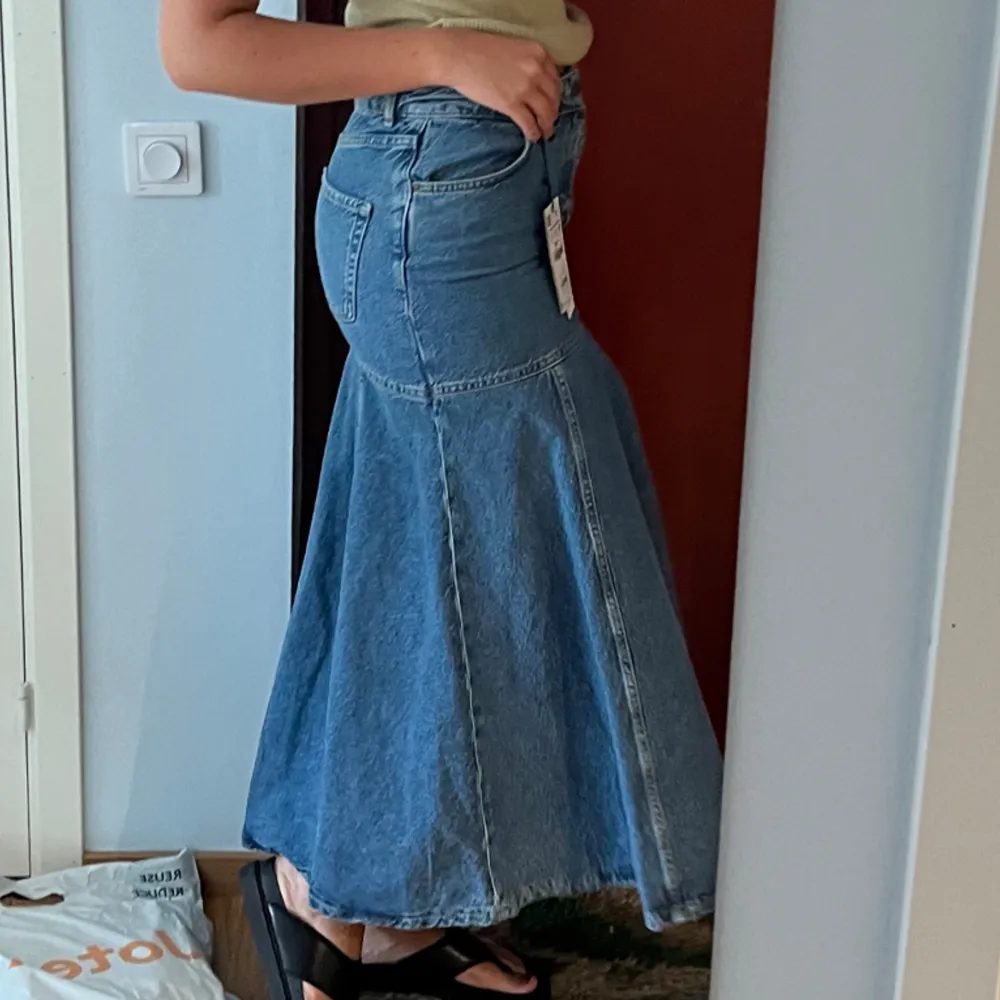 En magisk jeans kjol i nyskick från Zara. Kjolar.