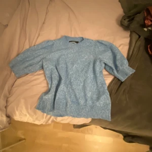 trendig tröja ✨ - Jätte fin tröja ifrån Veromoda! Köptes för några månader men sparsamt använd💕 Säljs endast pga köpte fel storlek 🥰