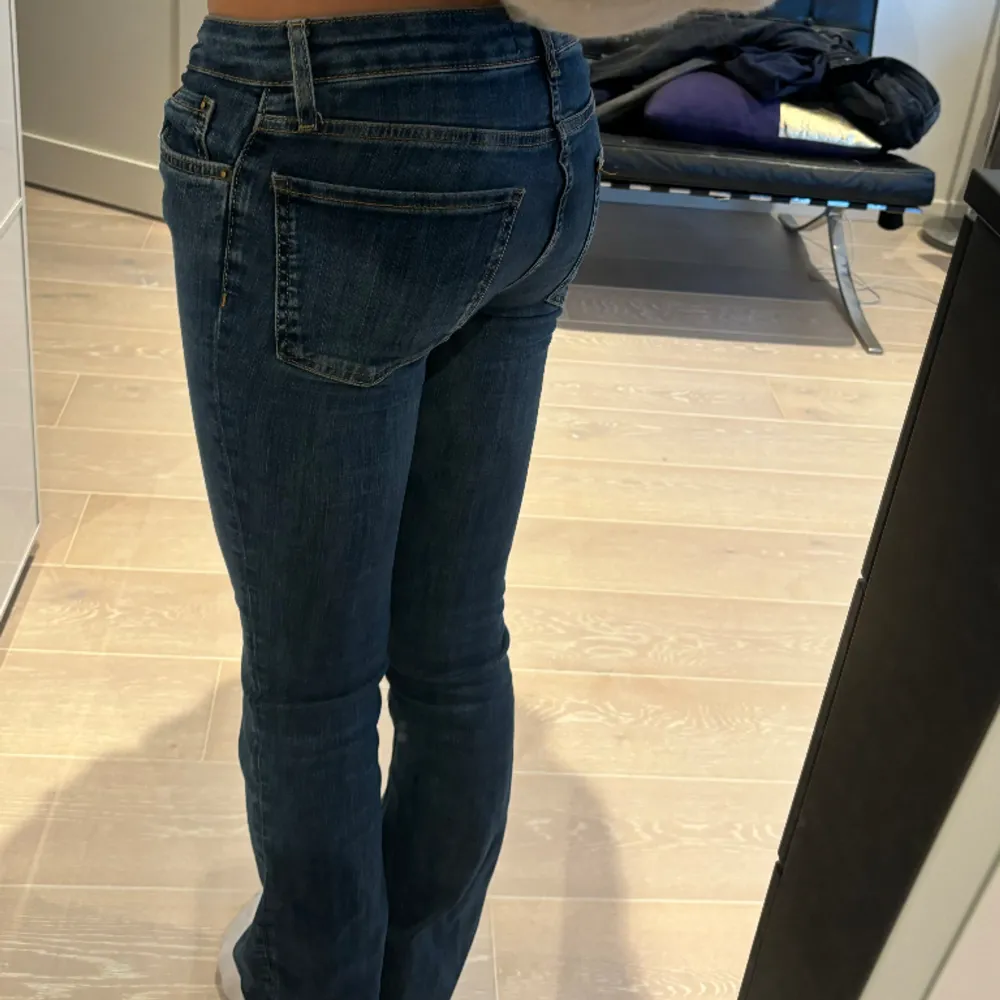 Hej säljer nu ett par jätte snygga jeans de har inga defekter 💗(jag är 167). Jeans & Byxor.