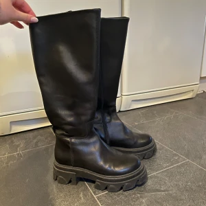 Boots  - Steve madden boots i modellen mana boot. Nypris: 2299kr